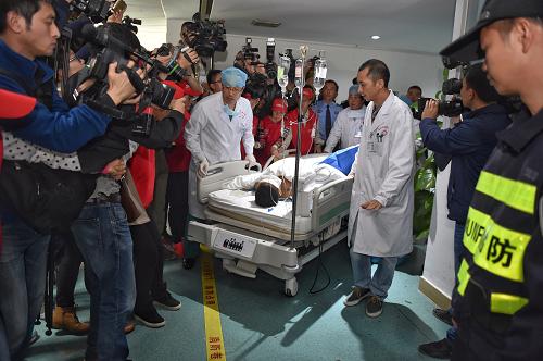 深圳光明新区中心医院院长王光明发布伤情救治情况。
