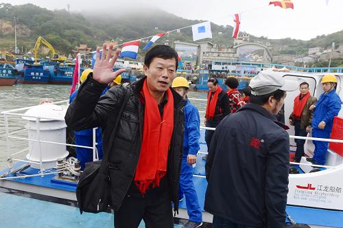 12月23日，福州游客乘坐直航客船抵达马祖北竿白沙码头。新华社记者 姜克红 摄