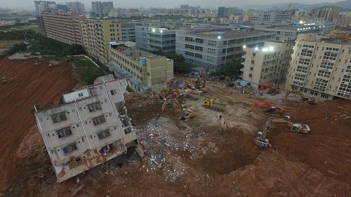 这是12月24日无人机航拍的救援现场。新华社记者 毛思倩 摄