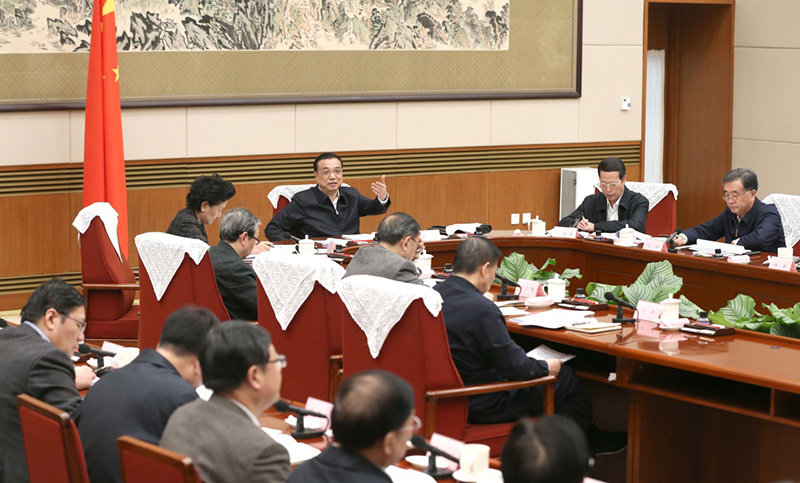 12月31日，中共中央政治局常委、国务院总理李克强主持召开会议，再次听取“十三五”《规划纲要》编制工作情况汇报并作重要讲话。
