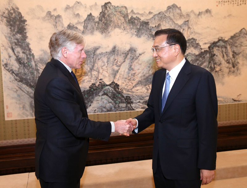 国务院总理李克强6日下午在中南海紫光阁会见美国哥伦比亚大学校长、法学教授布林格。