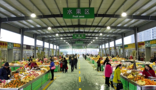 日照市昭阳小区附近新建的沙墩市场宽敞干净整洁（2015年12月22日摄）。新华社记者 周科 摄