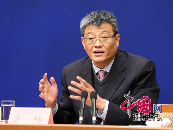 中纪委监察部副部长肖培回答记者提问