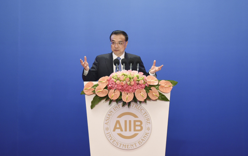 1月16日，国务院总理李克强出席在北京钓鱼台芳华苑举行的亚洲基础设施投资银行理事会成立大会并致辞。新华社记者 谢环驰 摄
