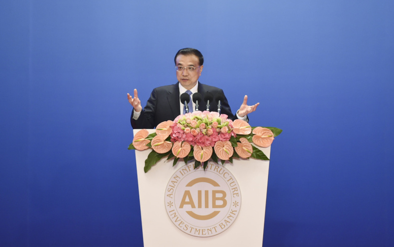 1月16日，国务院总理李克强出席在北京钓鱼台芳华苑举行的亚洲基础设施投资银行理事会成立大会并致辞。新华社记者 谢环驰 摄
