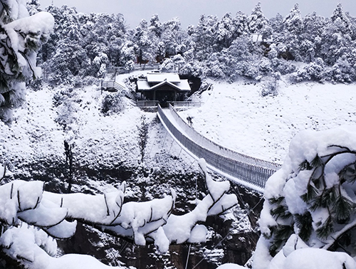 1月23日在浙江神仙居景区拍摄的雪后美景。