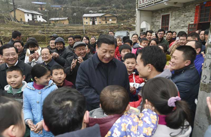 2月1日至3日，中共中央总书记、国家主席、中央军委主席习近平来到江西，看望慰问广大干部群众和驻赣部队。这是2月2日，习近平在井冈山市茅坪乡神山村给乡亲们拜年，祝乡亲们生活幸福、猴年吉祥。