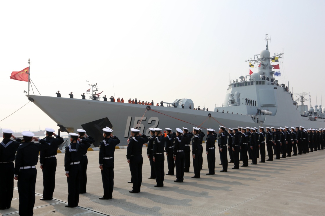 中国海军152舰艇编队完成护航和环球访问任务载誉归来