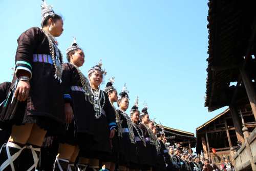 2月17日，侗族村民在参加“鼓楼之宗”活动。新华社发（杨代富 摄）