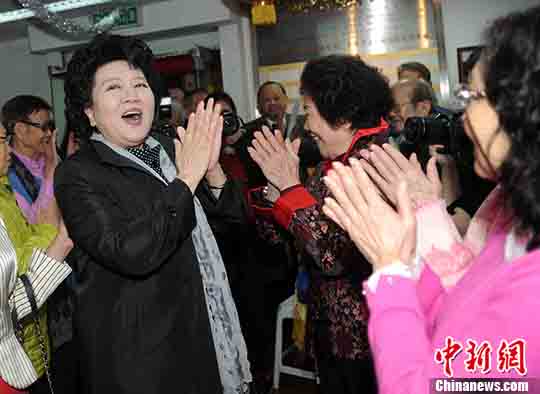 裘援平向香港侨胞致新春祝福。（谭达明 摄）
