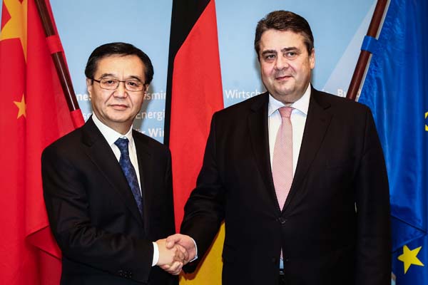 高虎城部长会见德国联邦副总理兼经济和能源部长加布里尔。