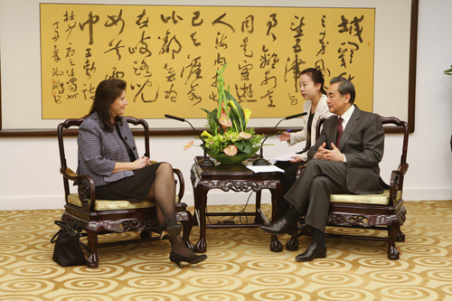 2016年3月1日，外交部长王毅在北京会见来华访问的联大安理会改革政府间谈判机制主席卢卡斯。双方就安理会改革等共同关心的问题交换了看法。