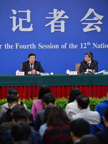   3月7日，十二届全国人大四次会议新闻中心举行记者会，邀请财政部部长楼继伟、部长助理许宏才就“财政工作和财税改革”的相关问题回答中外记者的提问。