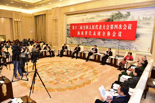 3月7日，十二届全国人大四次会议海南代表团全体会议向媒体开放。