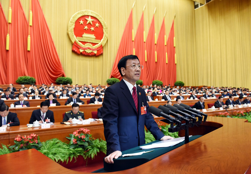 3月13日，十二届全国人大四次会议在北京人民大会堂举行第三次全体会议。最高人民检察院检察长曹建明作最高人民检察院工作报告。新华社记者 饶爱民 摄