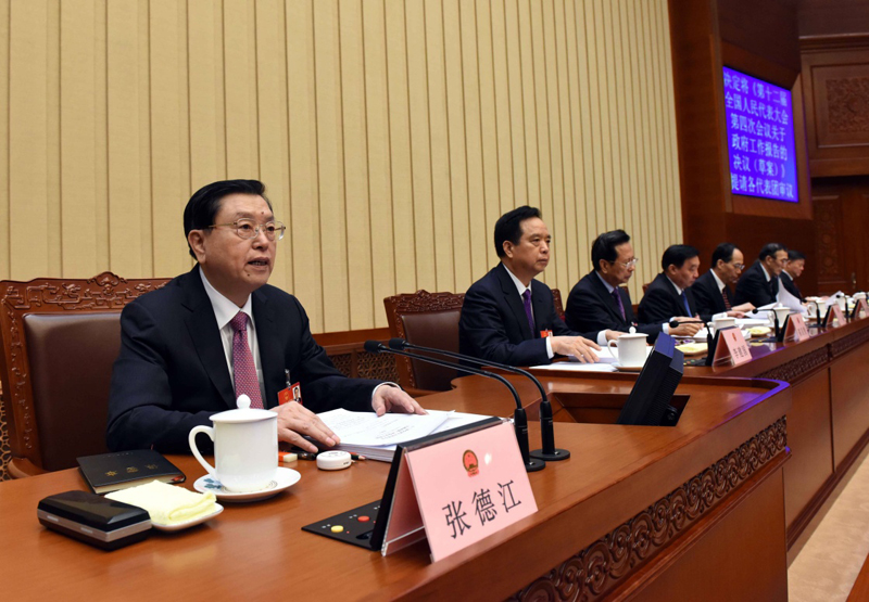十二届全国人大四次会议主席团举行第二次会议3月13日，十二届全国人大四次会议主席团在北京人民大会堂举行第二次会议。主席团常务主席张德江主持会议。