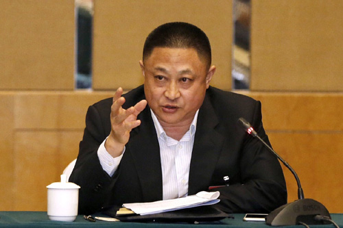 全国政协委员胡克勤建议，支持企业到境外利用土地生产粮食，再将所生产的粮食流通回国内。