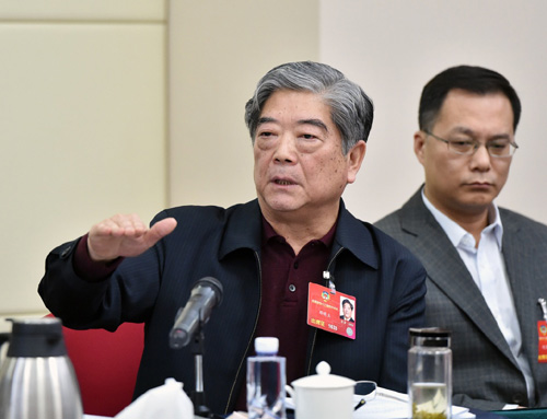 全国政协委员邵明立说，必须用最严谨的标准、最严格的监管、最严肃的问责、最严厉的处罚，确保公众饮食安全。
