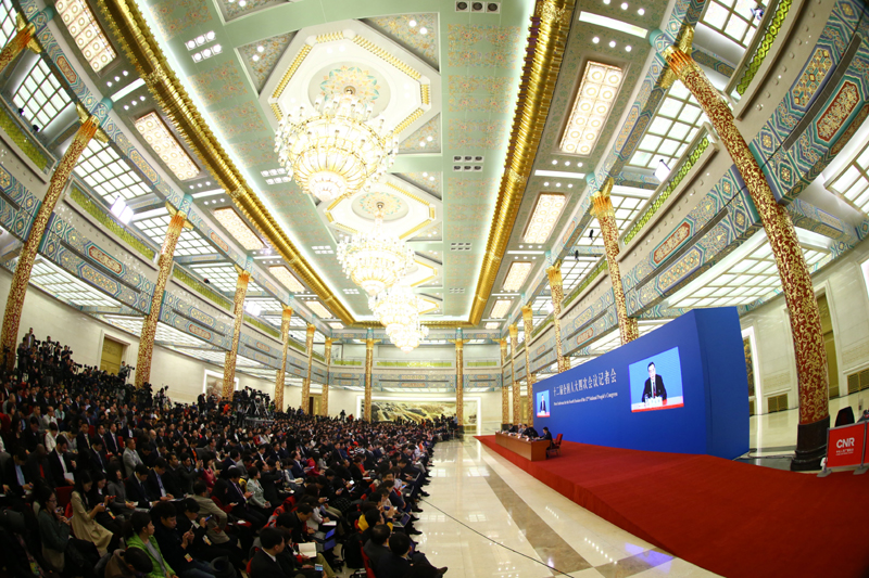 3月16日，国务院总理李克强在北京人民大会堂与中外记者见面，并回答记者提问。新华社记者 丁海涛 摄