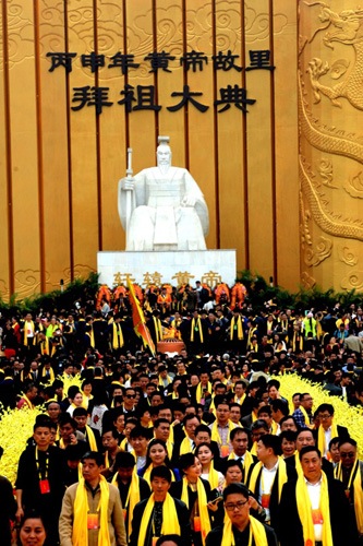这是4月9日拍摄的丙申年黄帝故里拜祖大典现场。