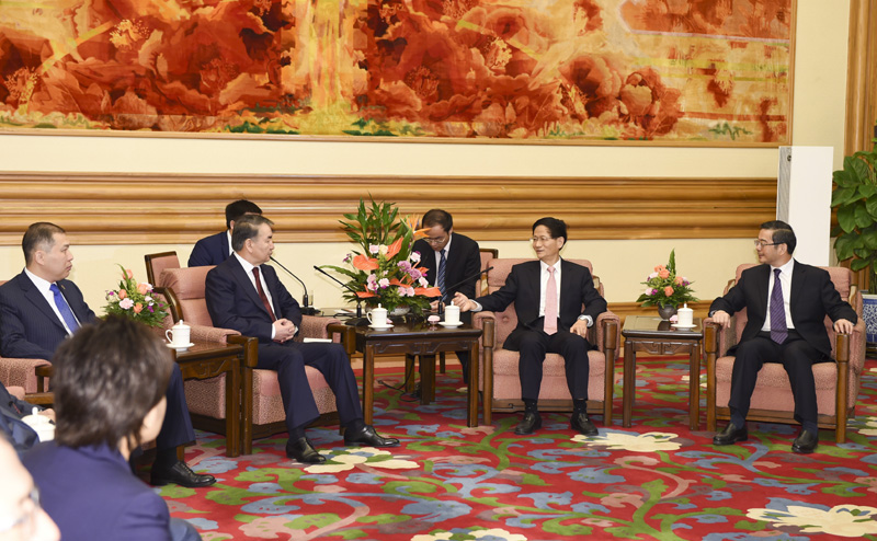 4月12日，中共中央政治局委员、中央政法委书记孟建柱在北京会见哈萨克斯坦最高法院院长马米。
