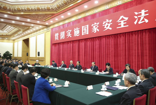 4月15日是首个全民国家安全教育日，全国人大常委会办公厅、中央宣传部、司法部在北京联合举行贯彻实施国家安全法座谈会。中共中央政治局委员、全国人大常委会副委员长李建国出席座谈会。新华社记者 丁林 摄