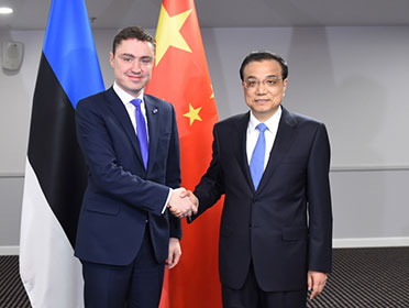 李克强会见爱沙尼亚总理罗伊瓦斯.jpg372.jpg