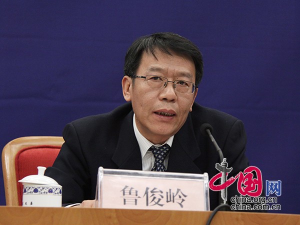 国家发改委经济运行调节局副局长鲁俊岭答记者问.中国网 郭天虎 摄
