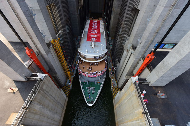 三峡升船机:世界上规模最大的升船机
