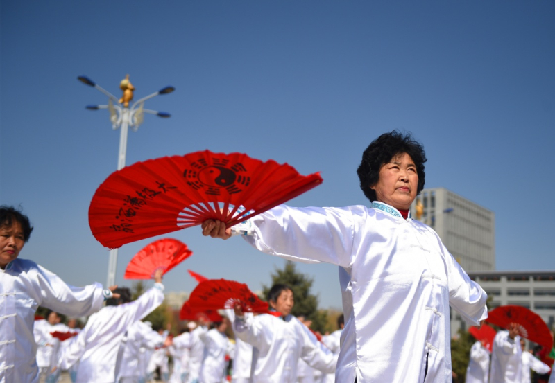 内蒙古:群众文体迎大庆