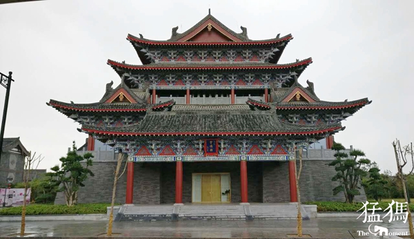 新闻 滚动站在会仙楼,南北远眺,八朝古都开封的核心城区尽收眼底.