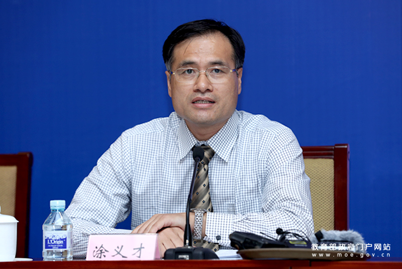 全国学生资助管理中心副主任涂义才出席发布会(记者 张劲松 摄)