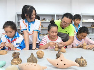 300吹响小小青笛-牢记文化传.jpg