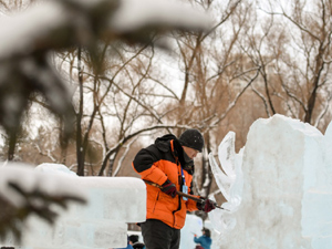 300冰雕比赛在哈尔滨.jpg