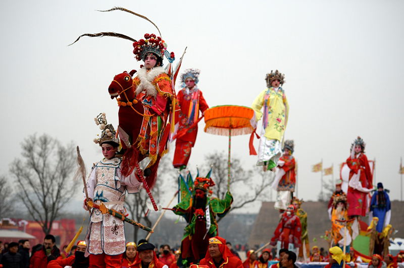 西安:芯子社火闹新春
