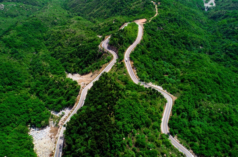 这是5月29日拍摄的涉县圣福天路(无人机拍摄).
