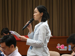 女记者-242.jpg