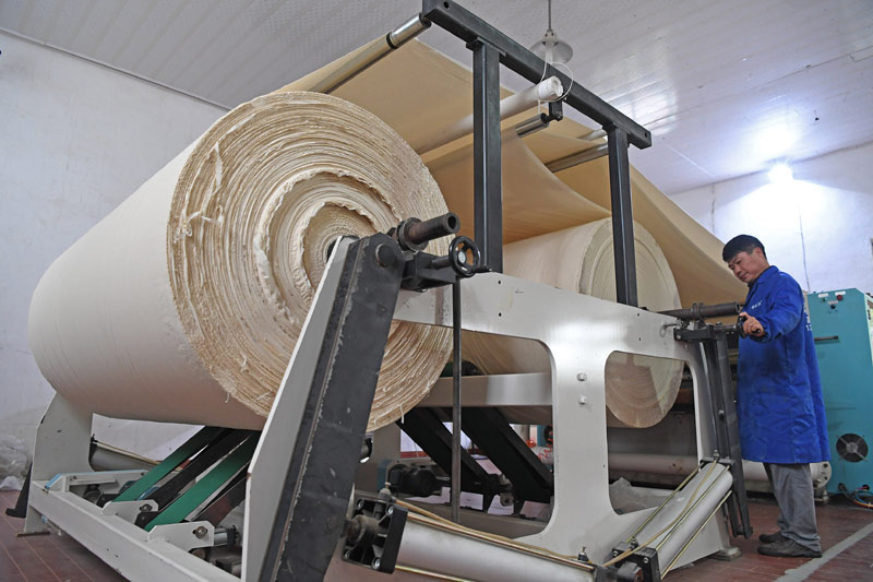 江西:"废竹变纸" 循环经济促发展