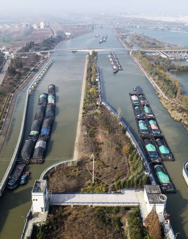 京杭运河山东枣庄段北煤南运运输忙