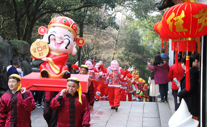 逛庙会庆新春