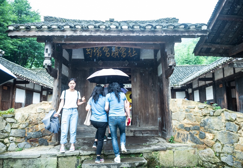 贵州遵义:红色旅游迎客来