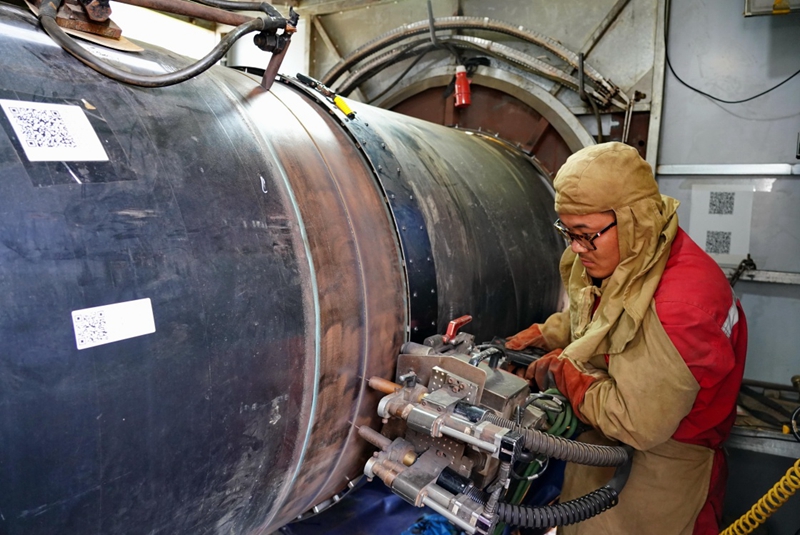 市抚宁区榆关镇境内的中俄东线天然气管道工程工地调整管道焊接设备