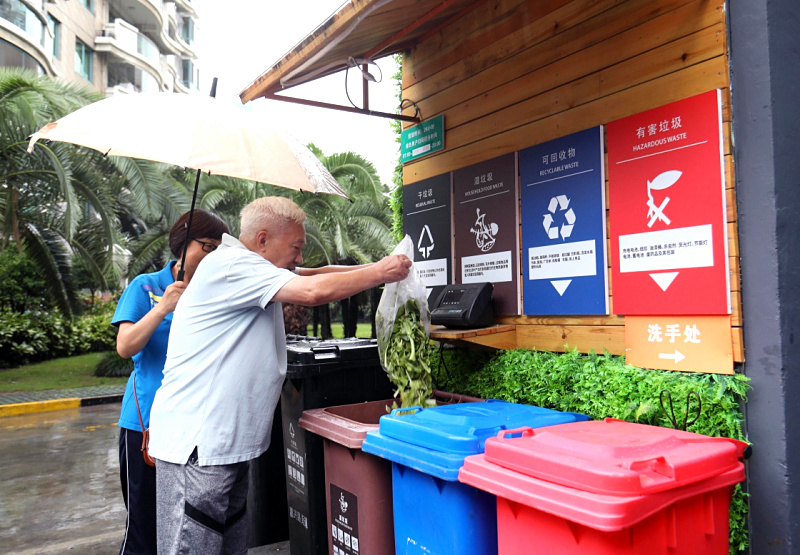 新闻 滚动志愿者"下了岗" 垃圾分类从"新时尚"走向"新习惯" "湿纸巾