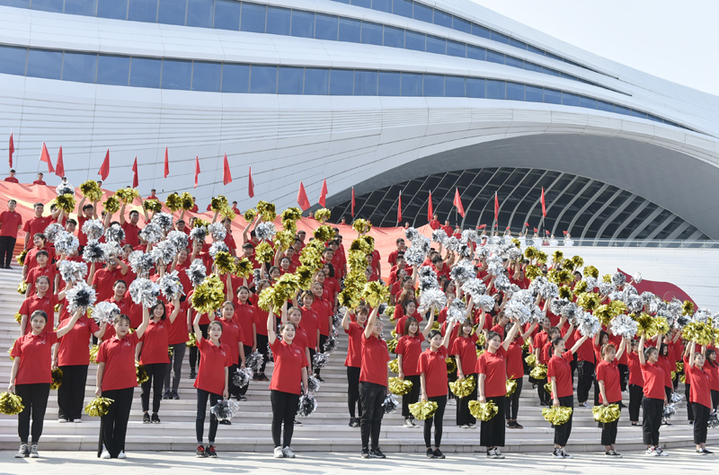 快闪迎国庆 (1)_图片新闻_中国政府网