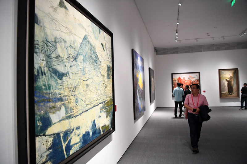 新华社记者 唐奕 摄 当日,第十三届全国美术作品展览油画作品展在