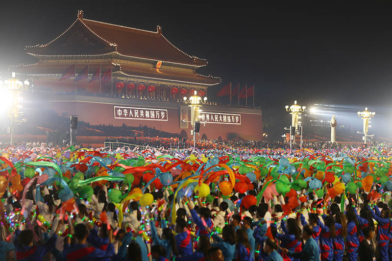 庆祝中华人民共和国成立70周年联欢活动在京举行(二)_图片新闻_中国