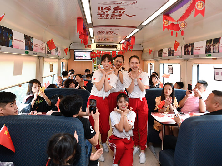 乘上“时光列车” 许愿未来.jpg