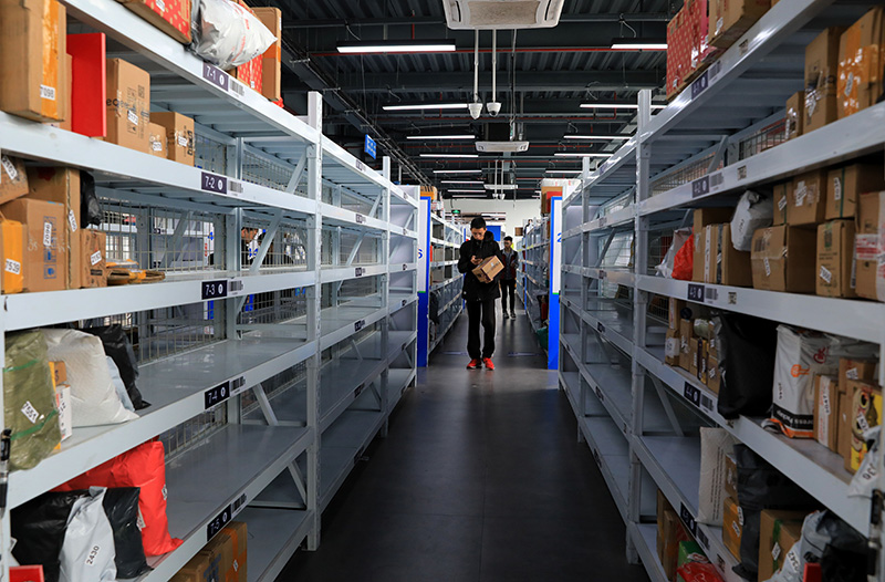 图片库 图片当日,位于上海交通大学闵行校区内的菜鸟驿站快递收发点