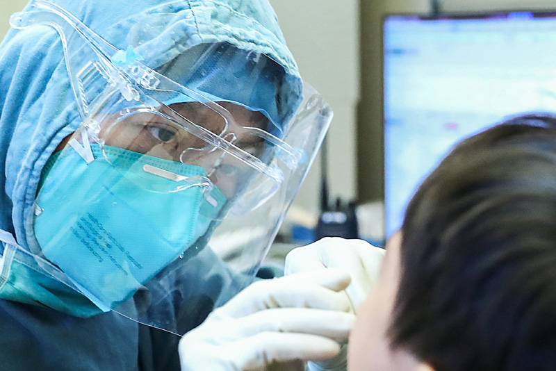 北京协和医院发热门诊抗击疫情的防线