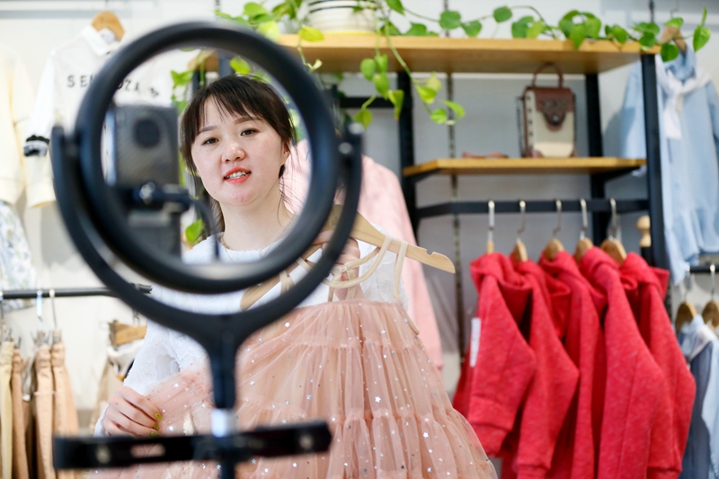 如何自己开直播间卖衣服 怎么开直播卖衣服